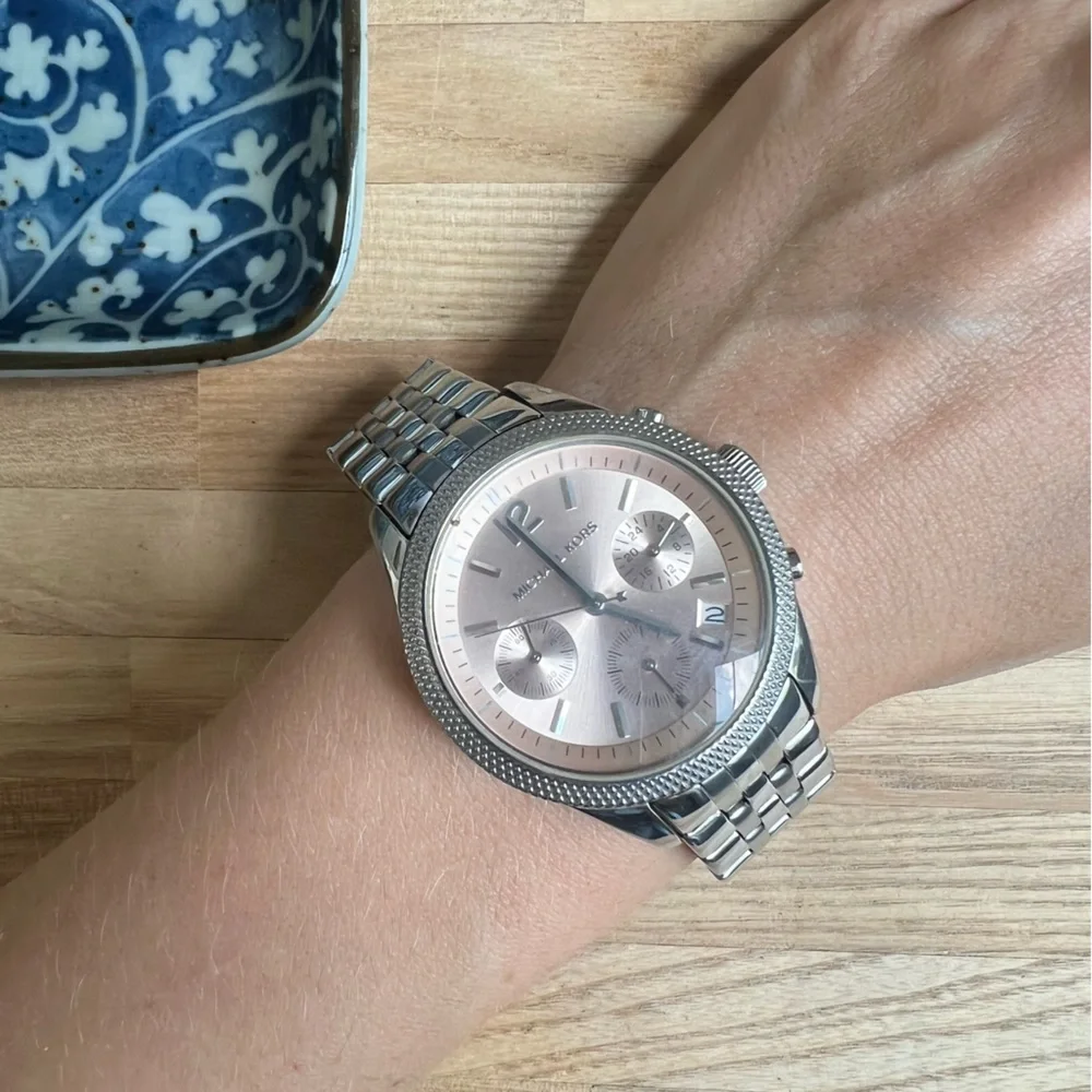 Michael kors ladies stainless steel dress watch NEW BATTERY